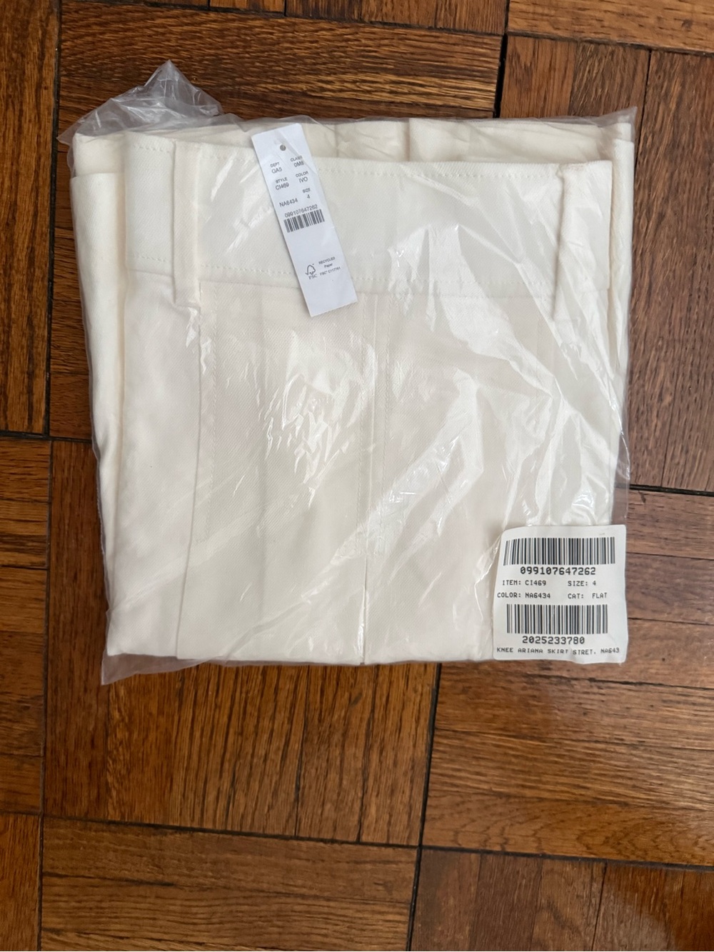 J CREW NWT Cream Pleated Skirt. SIZE 4. Ivory. Free ship - Picture 2 of 2